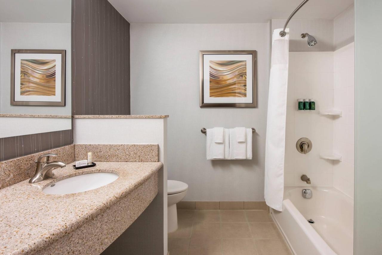Hotel Courtyard By Marriott Edmonton West Extérieur photo