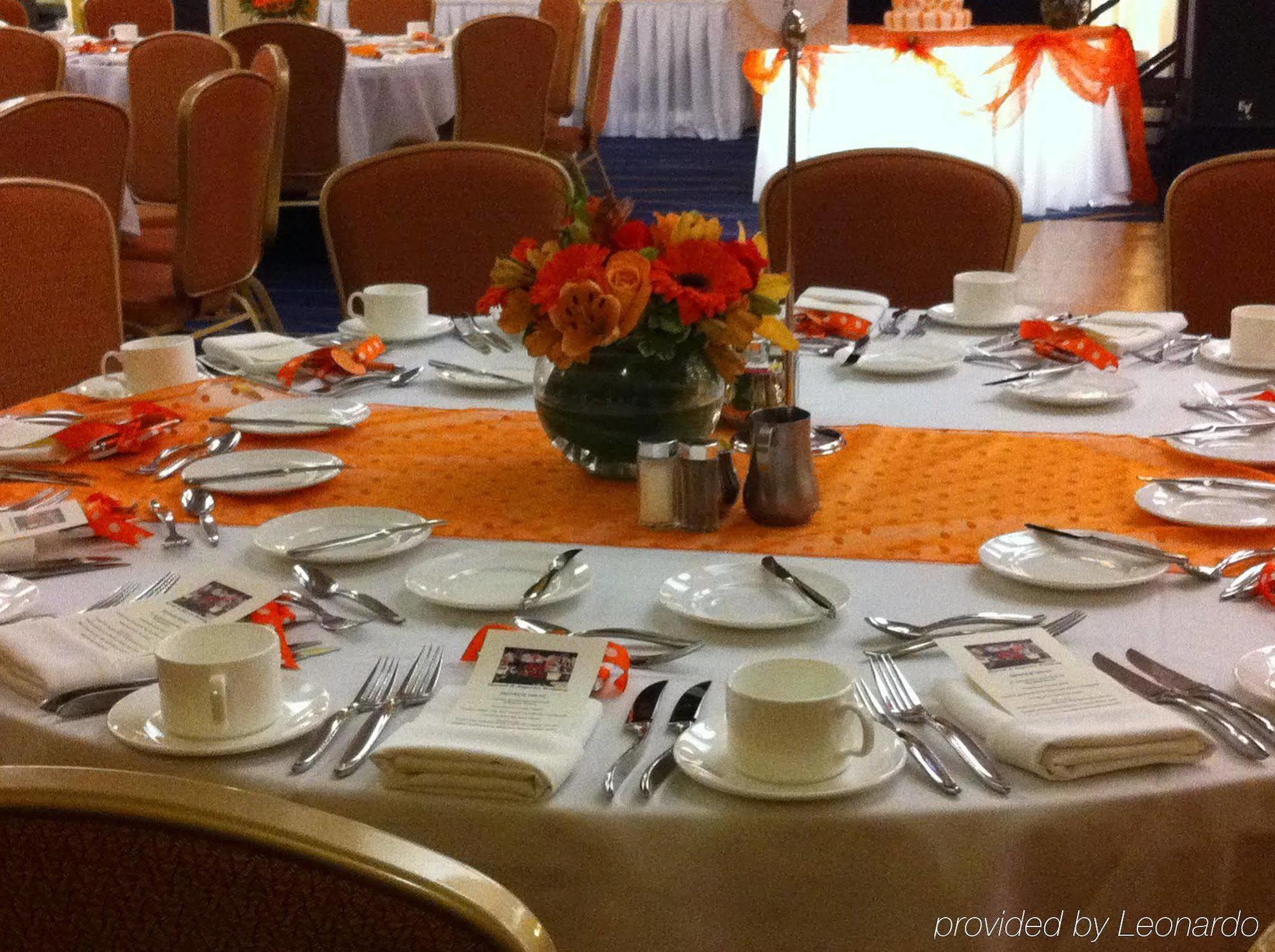 Hotel Courtyard By Marriott Edmonton West Restaurant photo